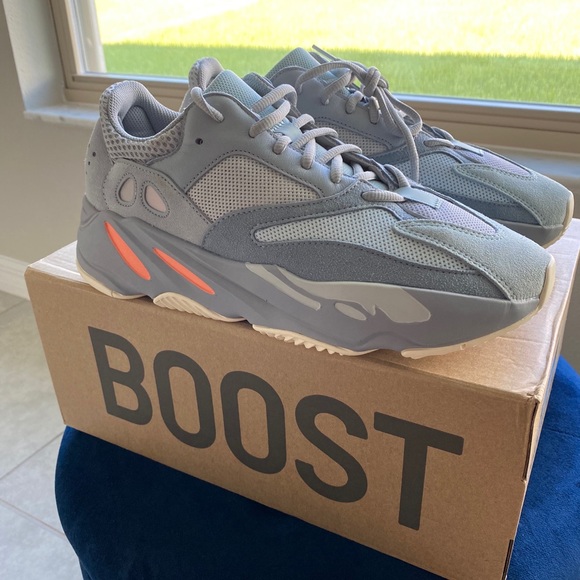 Yeezy boost 700 INERTIA size 9.5